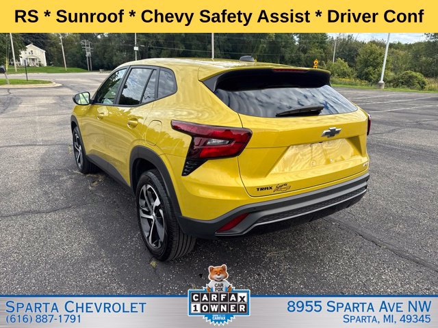 Used 2025 Chevrolet Trax RS w/ Sunroof Package FWD image 5