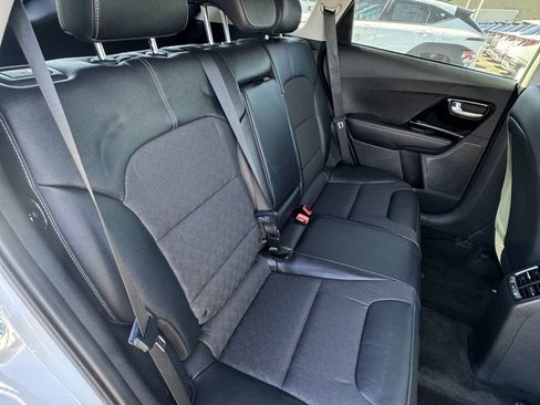 Used 2022 Kia Niro EX image 17