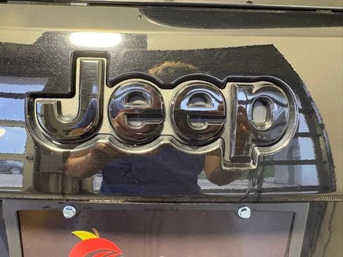 Certified 2018 Jeep Grand Cherokee Altitude AWD/4WD image 13