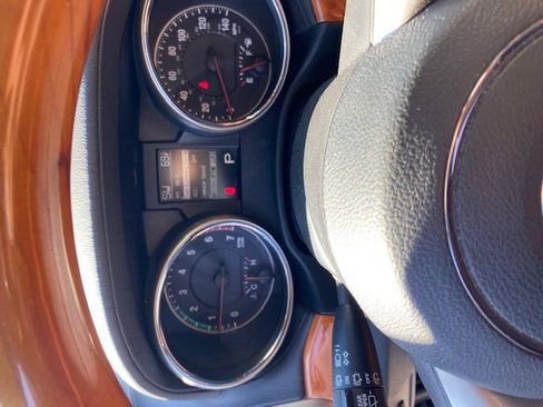 Used 2012 Jeep Grand Cherokee Overland image 6