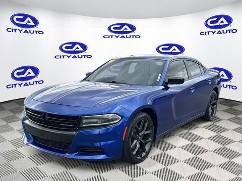 Used 2021 Dodge Charger SXT w/ Blacktop Package image 2
