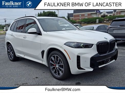 New 2026 BMW X5 xDrive40i w/ M Sport Package AWD/4WD image 1