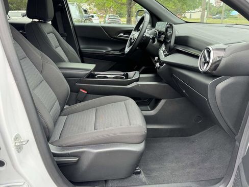 Used 2025 Chevrolet Equinox LT AWD/4WD image 13
