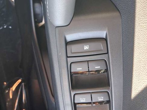 Used 2025 Subaru Crosstrek 2.5i Premium AWD/4WD image 22