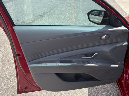 Used 2023 Hyundai Elantra SEL w/ Convenience Package image 10