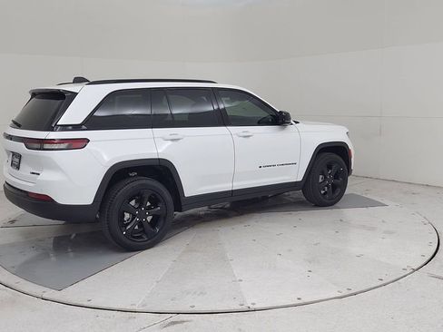 New 2025 Jeep Grand Cherokee Limited w/ Black Appearance Package image 15