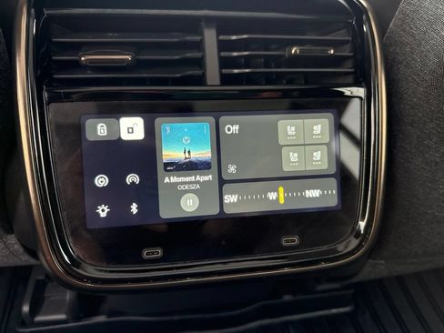 Used 2025 Rivian R1S Premium AWD/4WD image 42