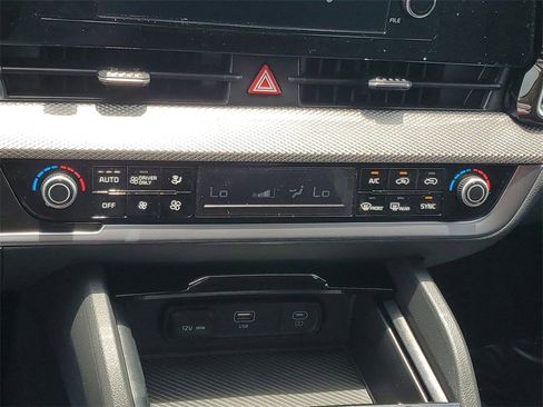 New 2025 Kia Sportage LX image 17