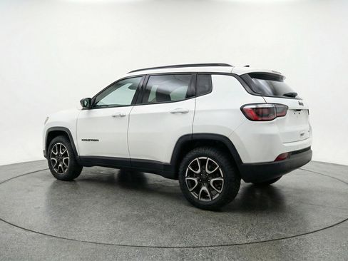 Used 2025 Jeep Compass Trailhawk AWD/4WD image 6