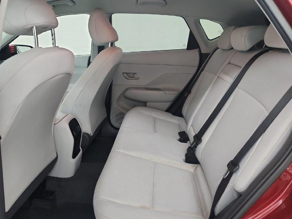 Used 2025 Hyundai Kona SEL AWD/4WD image 32