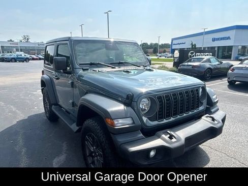 Used 2025 Jeep Wrangler Sport AWD/4WD image 5