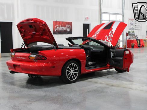 Used 2002 Chevrolet Camaro Z28 w/ SS Performance/Appearance Pkg image 19