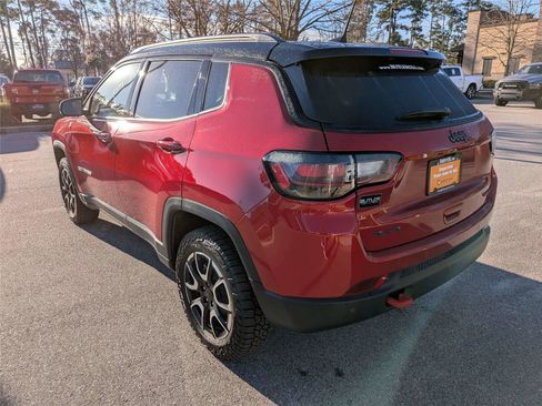 Certified 2025 Jeep Compass Trailhawk w/ Trailhawk Elite Group image 5