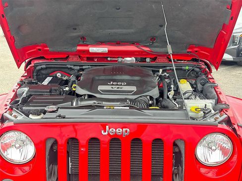 Used 2015 Jeep Wrangler Sahara w/ Connectivity Group AWD/4WD image 26