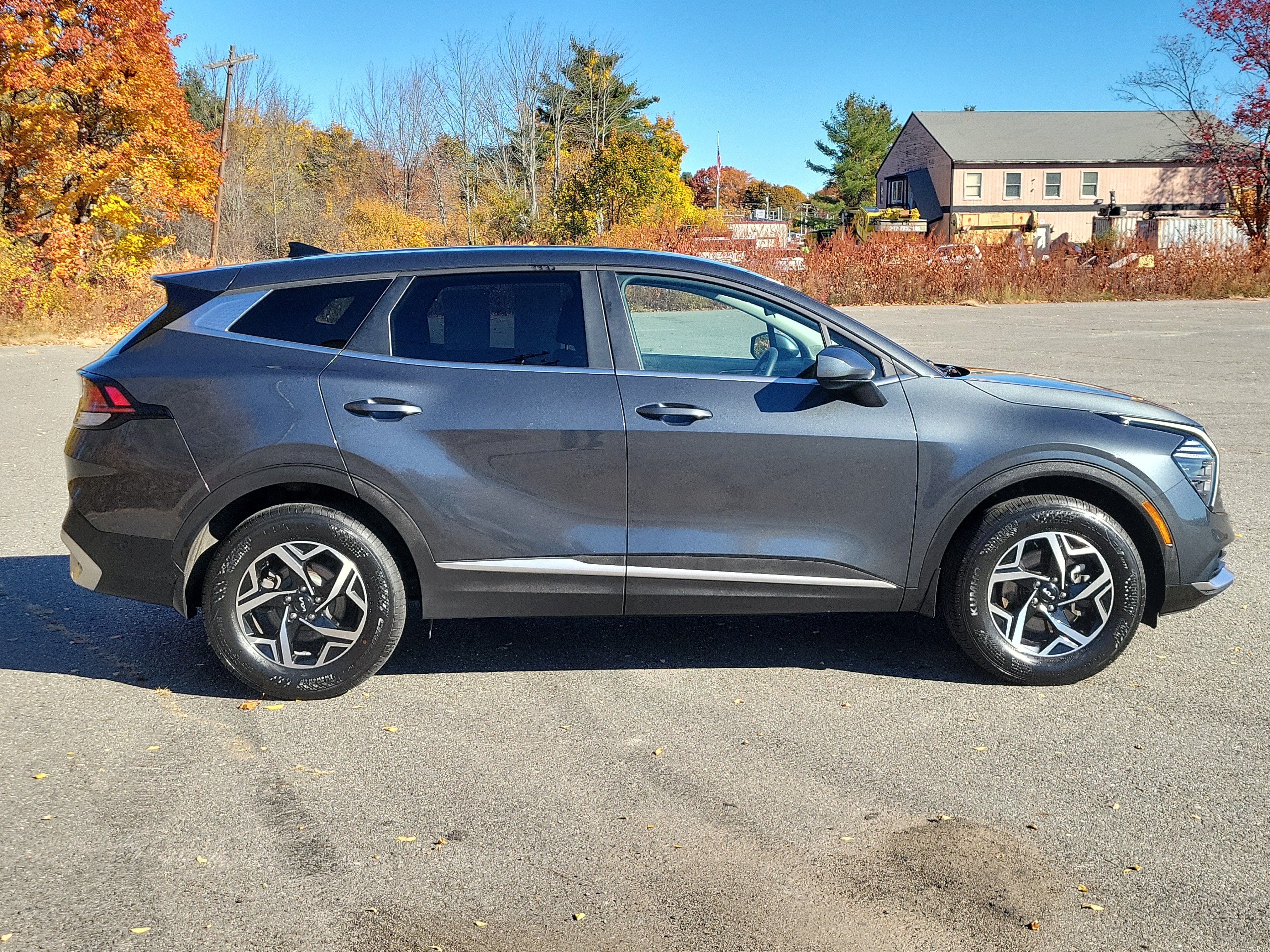 Used 2024 Kia Sportage LX AWD/4WD image 4