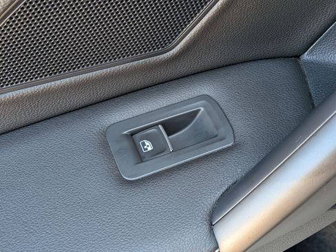 Used 2023 Volkswagen Tiguan SE w/ Panoramic Sunroof Package image 29