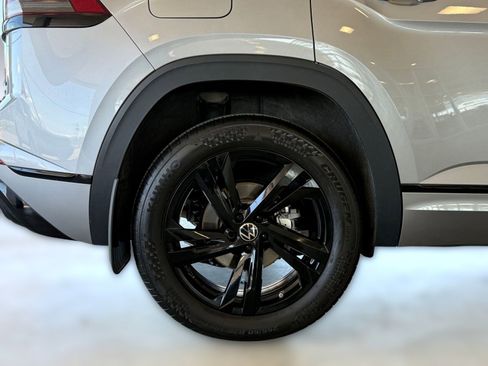 Used 2025 Volkswagen Atlas Cross Sport SEL R-Line image 12