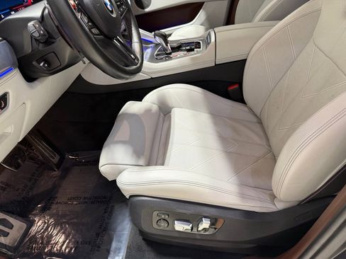 Used 2023 BMW XM AWD/4WD image 32