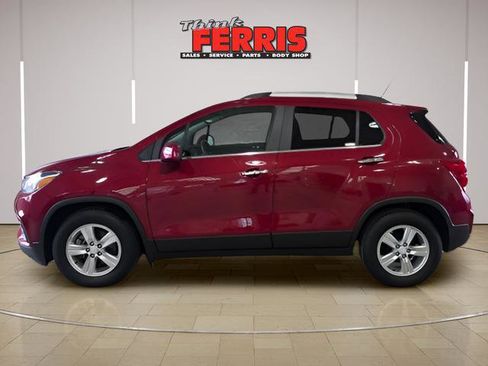 Used 2019 Chevrolet Trax LT w/ LT Convenience Package image 2