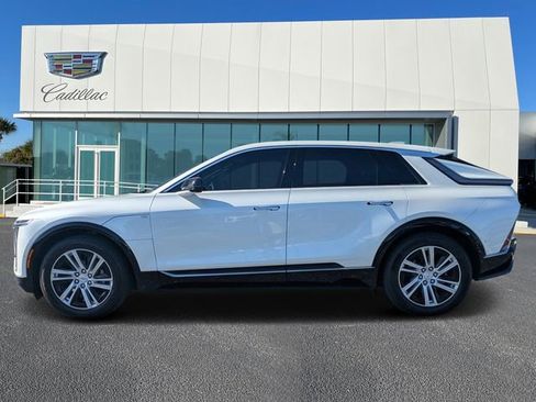 Certified 2024 Cadillac Lyriq Tech w/ Driver Assist Package RWD image 6
