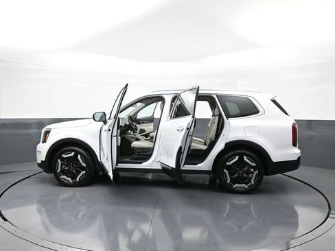 Used 2024 Kia Telluride S image 42
