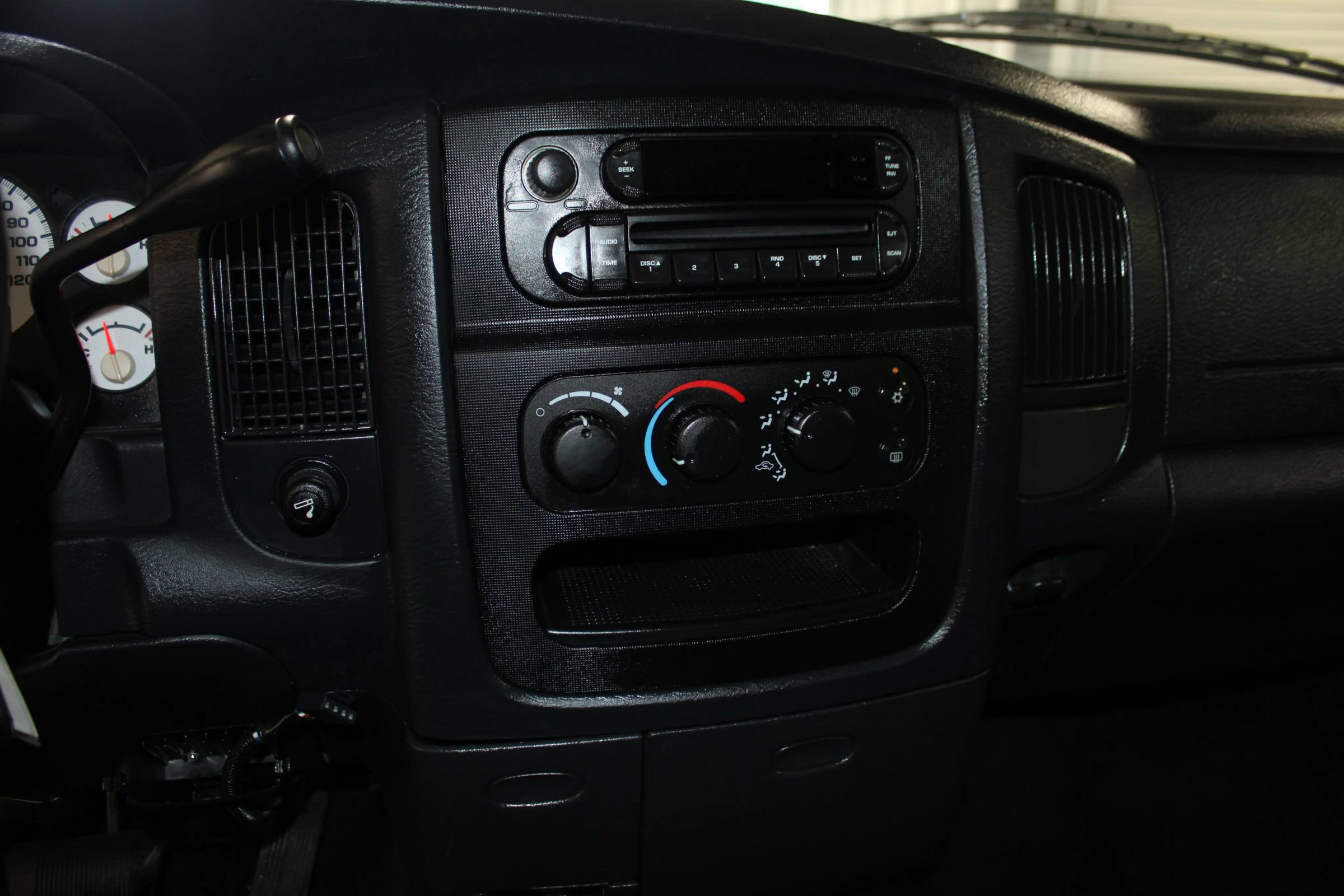 Used 2005 Dodge Ram 2500 Truck SLT RWD image 13