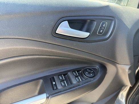 Used 2019 Ford Escape SEL image 9