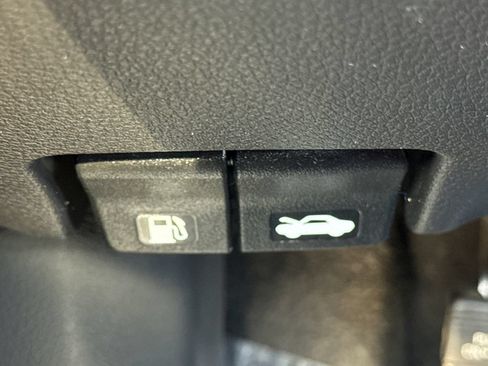 Used 2021 Nissan Rogue Sport S FWD image 22