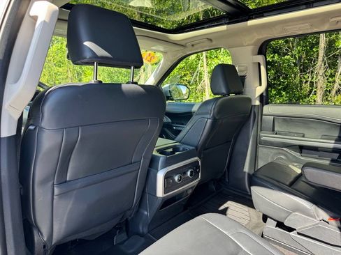 Used 2022 Ford Expedition XLT AWD/4WD image 14