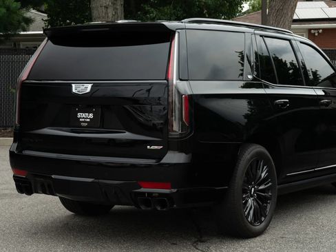 Used 2024 Cadillac Escalade V w/ LPO, ONYX Package AWD/4WD image 43