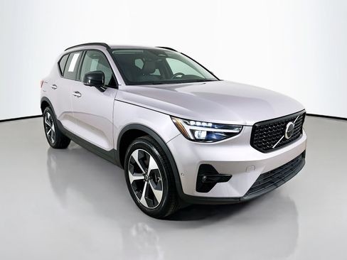 Used 2026 Volvo XC40 B5 Plus w/ Protection Package Premier AWD/4WD image 3