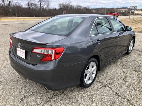 Used 2014 Toyota Camry SE image 5