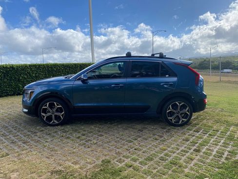 Used 2023 Kia Niro EX Touring FWD image 4