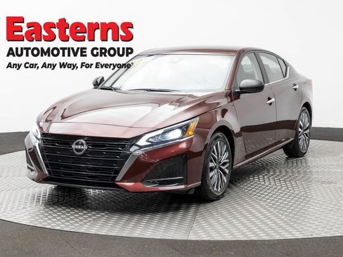 Used 2024 Nissan Altima 2.5 SV FWD image 1