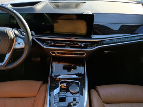 Used 2023 BMW X7 xDrive40i w/ Premium Package image 34