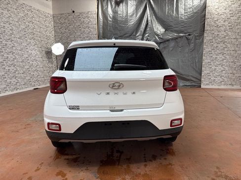 Used 2025 Hyundai Venue SE image 6
