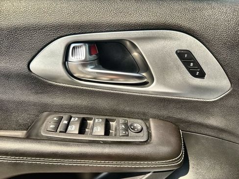 Used 2026 Chrysler Pacifica Limited FWD image 13
