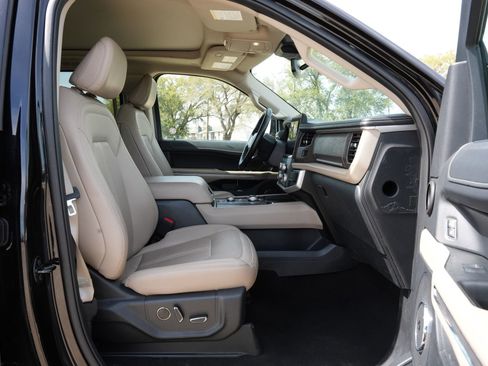 Used 2024 Ford Expedition Limited image 26