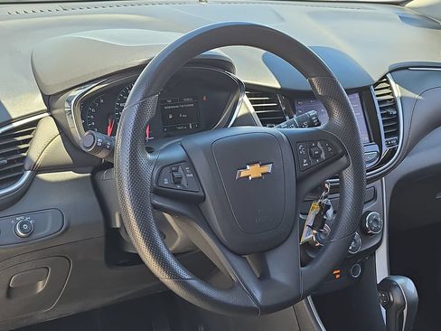 Used 2021 Chevrolet Trax LT AWD/4WD image 18