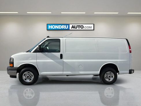 Used 2024 GMC Savana 2500 w/ Driver Convenience Package image 5