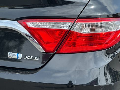 Used 2017 Toyota Camry XLE w/ Moonroof Package image 23
