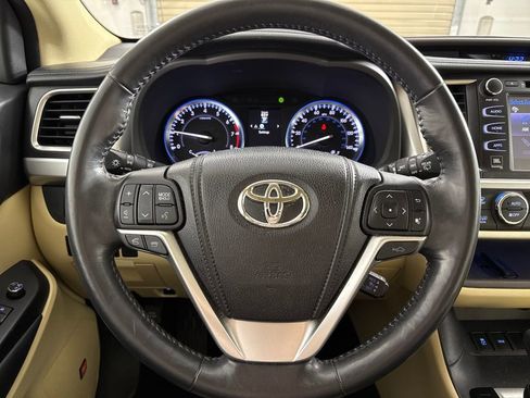Used 2014 Toyota Highlander Limited Platinum image 12