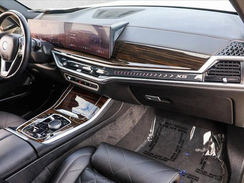 Used 2024 BMW X5 xDrive50e image 27