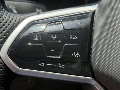 Certified 2022 Volkswagen Tiguan SE R-Line FWD image 27