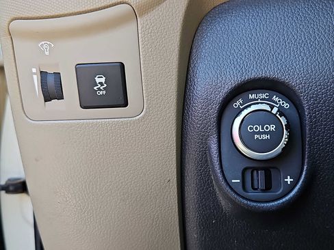 Used 2013 Kia Soul ! FWD image 24