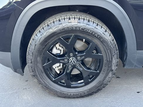 Certified 2025 Volkswagen Atlas Peak Edition SE image 11