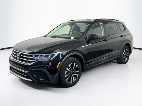 Used 2023 Volkswagen Tiguan S FWD image 3