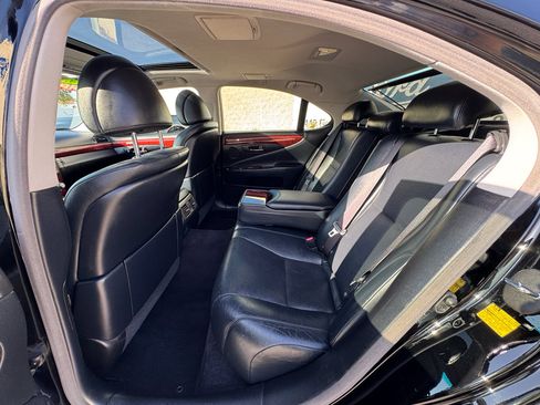 Used 2011 Lexus LS 460 w/ Comfort Pkg RWD image 23