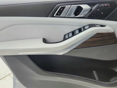 Used 2023 BMW X7 xDrive40i w/ M Sport Package image 39