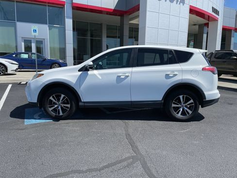 Used 2018 Toyota RAV4 XLE FWD image 6